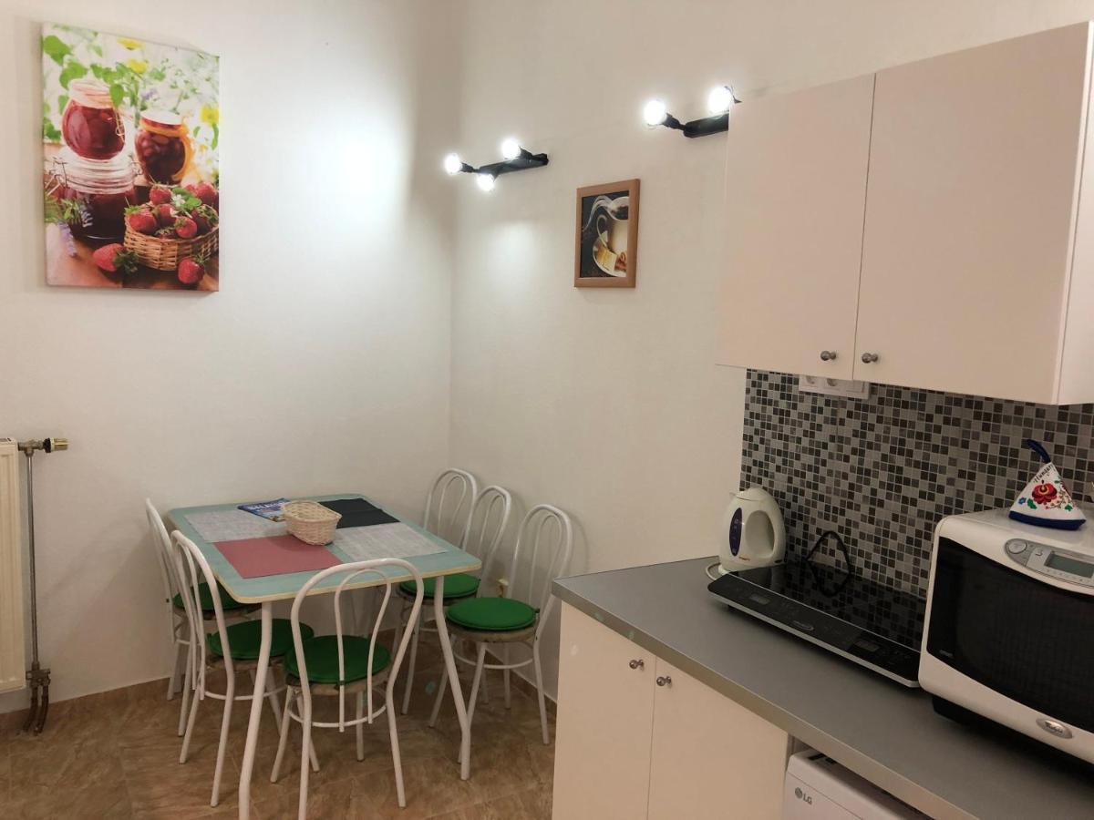 Urania Apartamento Budapeste Exterior foto